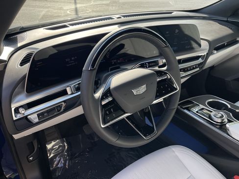 Used 2026 Cadillac Lyriq Premium Sport w/ LPO, Blue Accent Package AWD/4WD image 17