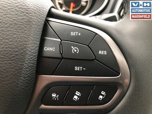 Used 2022 Jeep Cherokee Limited AWD/4WD image 6