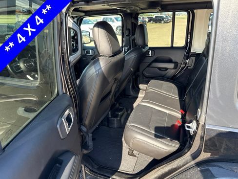 Used 2018 Jeep Wrangler Unlimited Sahara w/ Uconnect 4C Nav & Sound Group AWD/4WD image 6