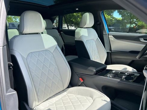 Used 2024 Volkswagen Atlas Cross Sport SEL Premium R-Line image 41