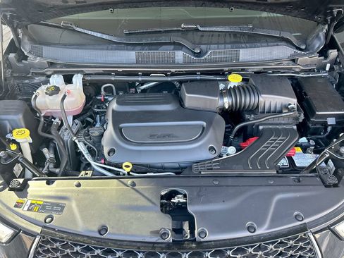 Used 2023 Chrysler Pacifica Limited FWD image 42