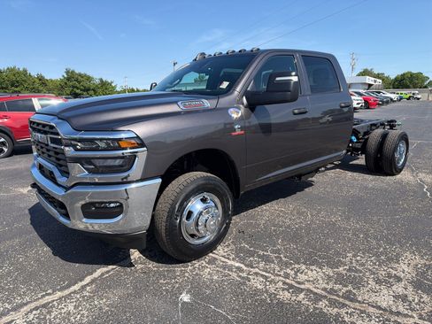 New 2026 RAM 3500 Big Horn AWD/4WD image 3