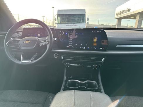 Used 2025 Chevrolet Traverse LT image 15