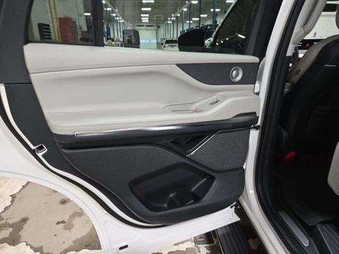 Used 2025 Lincoln Navigator Reserve image 28