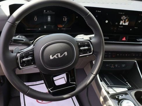 New 2026 Kia Carnival EX FWD image 24