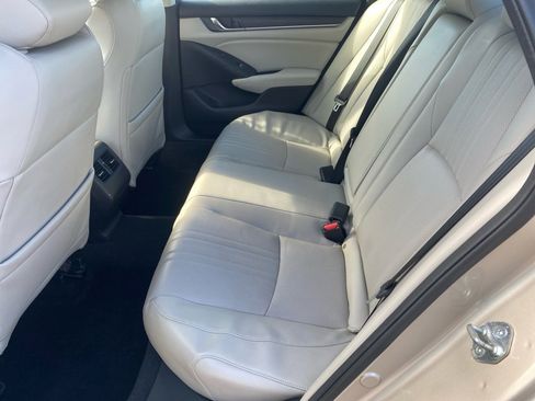Used 2018 Honda Accord Touring image 15