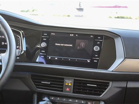 Used 2019 Volkswagen Jetta SEL Premium image 18