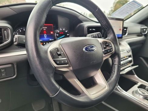 Certified 2022 Ford Explorer XLT w/ Equipment Group 202A image 16