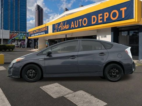 Used 2013 Toyota Prius One FWD image 2