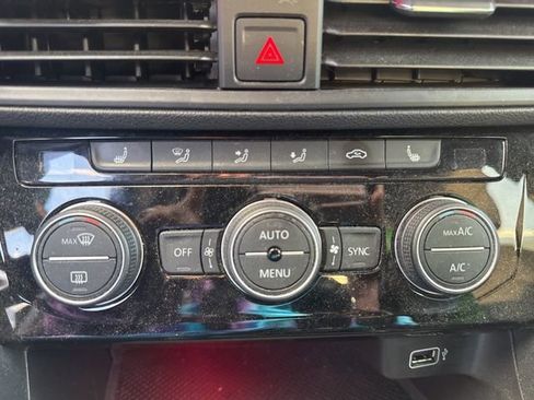 Used 2019 Volkswagen Jetta GLI FWD image 10