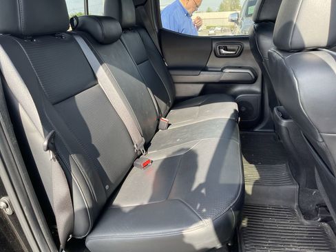 Used 2023 Toyota Tacoma TRD Off-Road w/ TRD Premium Off Road Package image 28