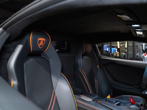 Used 2024 Lamborghini Revuelto AWD/4WD image 38