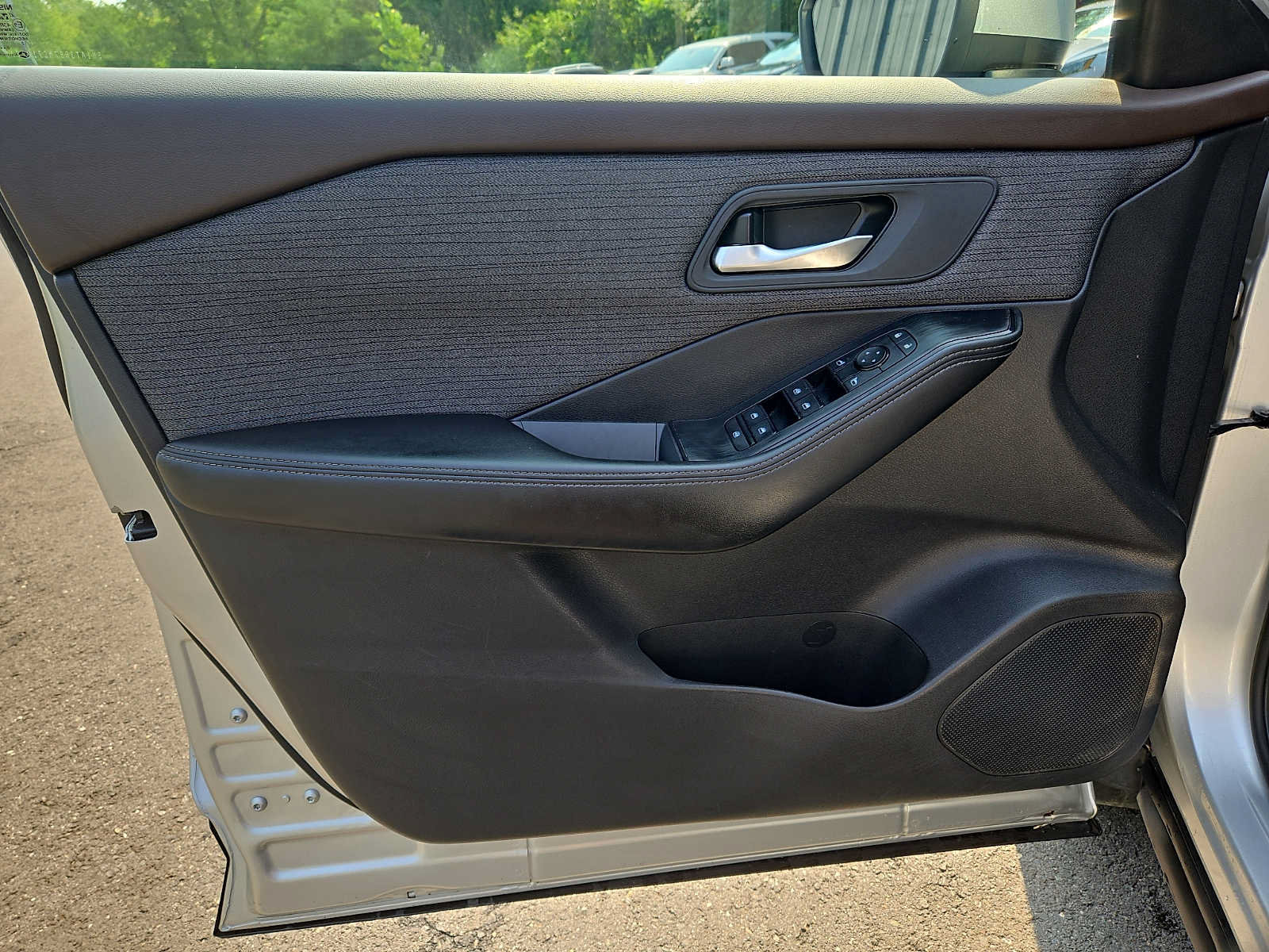 Used 2021 Nissan Rogue SV AWD/4WD image 12