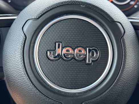 Used 2025 Jeep Gladiator Sport AWD/4WD image 27