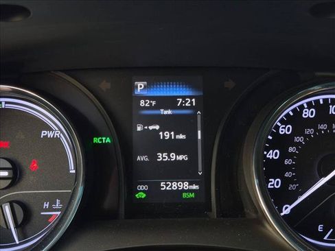 Used 2020 Toyota Camry SE w/ Sunroof Package FWD image 13