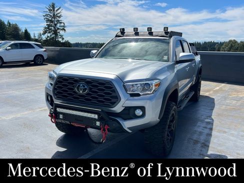 Used 2022 Toyota Tacoma TRD Off-Road AWD/4WD image 5