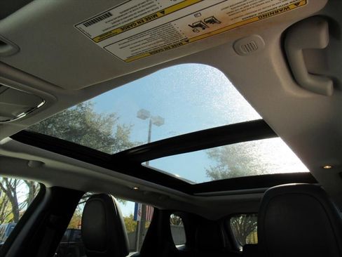 Used 2022 Jeep Cherokee Latitude w/ Sun & Sound Group image 25