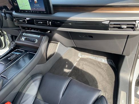 Used 2025 Lincoln Aviator Reserve w/ Luxury Package AWD/4WD image 34