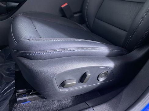 Certified 2025 Chevrolet Equinox EV LT w/ Convenience Package image 8