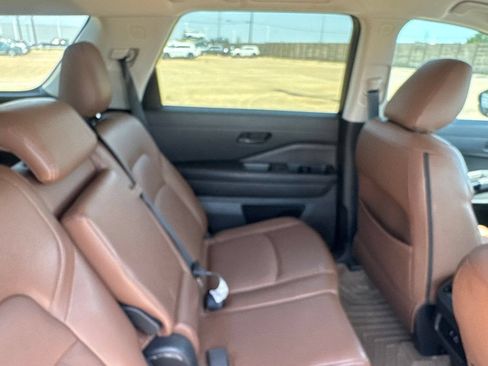 Certified 2024 Nissan Pathfinder SV FWD image 32