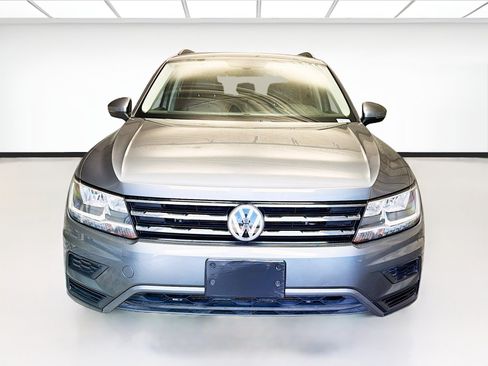 Used 2021 Volkswagen Tiguan SE FWD image 2