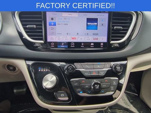Certified 2023 Chrysler Pacifica Touring-L FWD image 23