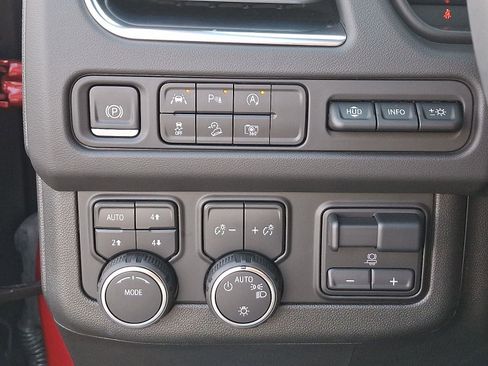 Used 2024 Chevrolet Suburban Premier w/ Premium Package image 28