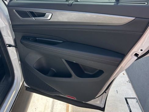 Used 2026 Volkswagen Atlas Cross Sport SE image 12