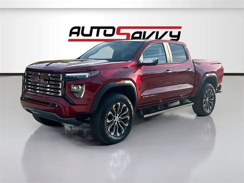 Used 2023 GMC Canyon Denali image 3