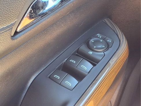 Used 2023 GMC Acadia SLE w/ Driver Convenience Package FWD image 19