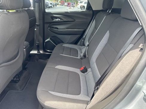 Used 2023 Chevrolet TrailBlazer LT FWD image 11