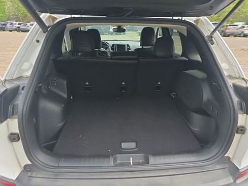 Used 2022 Jeep Cherokee Latitude Lux w/ Sun & Sound Group AWD/4WD image 4