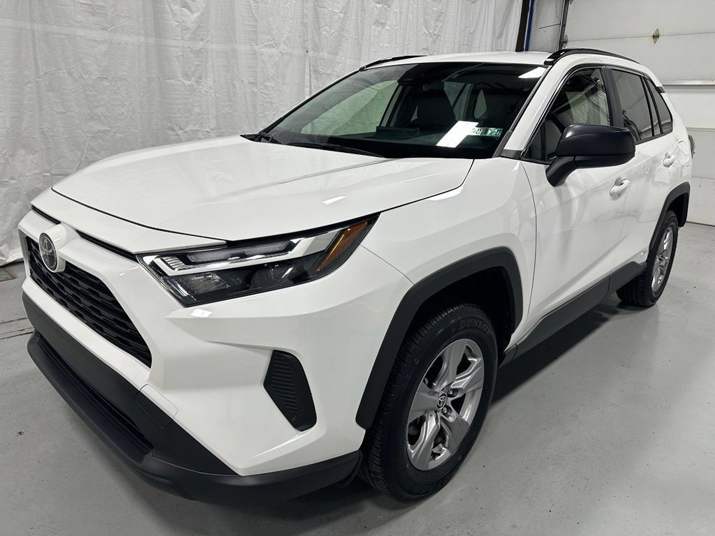 Used 2025 Toyota RAV4 LE AWD/4WD image 3