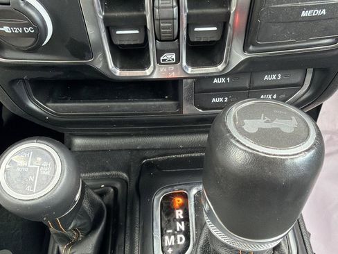 Used 2023 Jeep Wrangler Unlimited Sahara AWD/4WD image 18