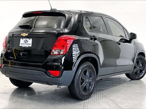Used 2020 Chevrolet Trax LS FWD image 2