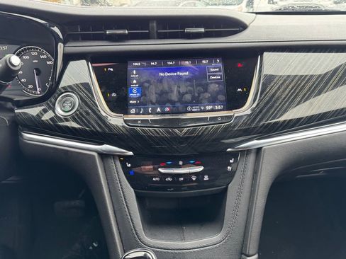 Used 2023 Cadillac XT6 Premium Luxury image 9