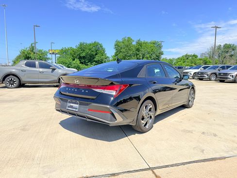 Used 2025 Hyundai Elantra Sport FWD image 5