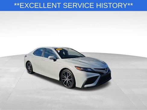 Used 2022 Toyota Camry SE image 1