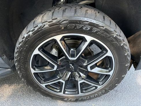 Used 2022 Chevrolet Tahoe RST w/ Luxury Package RWD image 12
