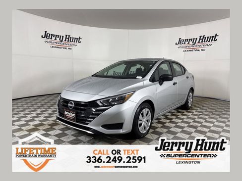 Used 2025 Nissan Versa S image 1