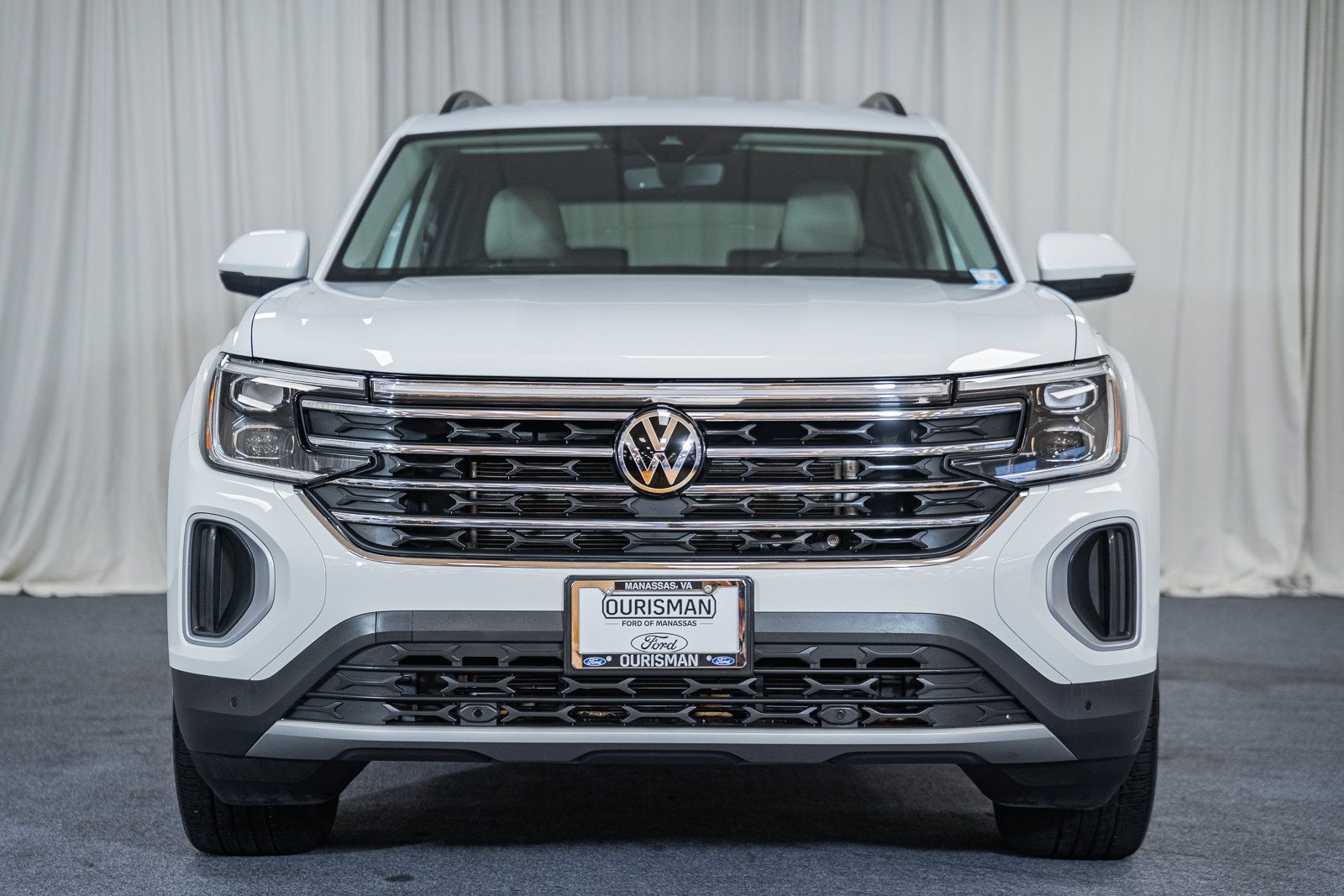 Used 2024 Volkswagen Atlas SE w/ Black Wheel Package AWD/4WD image 2