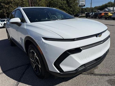 New 2026 Chevrolet Equinox EV LT image 9