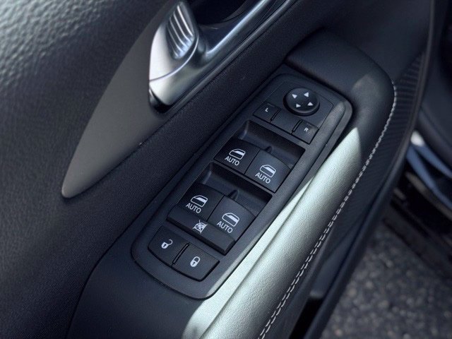 New 2027 Chrysler Pacifica Select FWD image 14