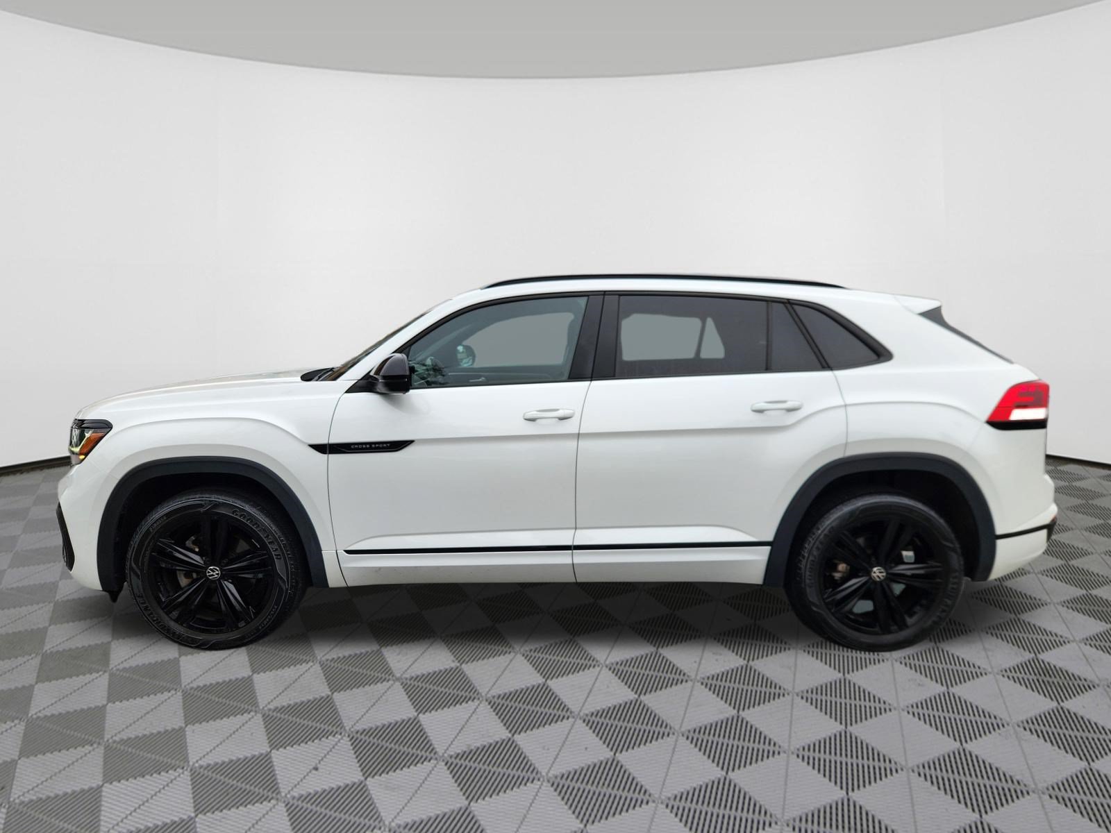 Certified 2023 Volkswagen Atlas Cross Sport SEL R-Line AWD/4WD image 5