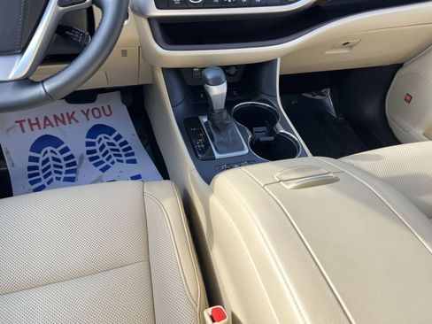Used 2019 Toyota Highlander Limited Platinum image 23