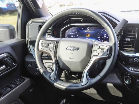 Used 2024 Chevrolet Silverado 2500 ZR2 w/ Technology Package image 15