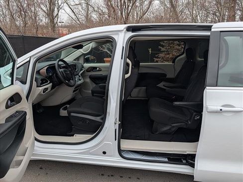 Used 2024 Chrysler Voyager LX image 24