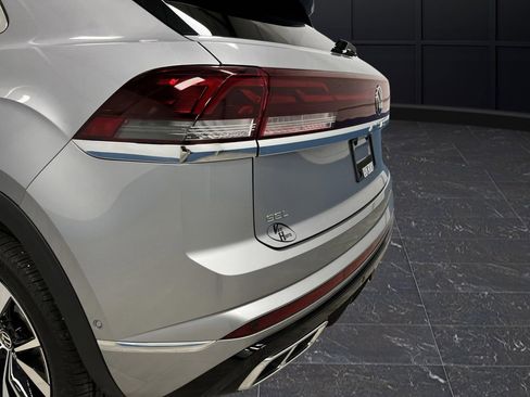 Used 2024 Volkswagen Atlas Cross Sport SEL Premium R-Line image 35