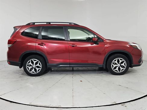 Used 2022 Subaru Forester Premium image 7