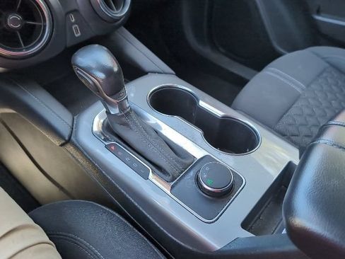 Used 2019 Chevrolet Blazer LT FWD image 19